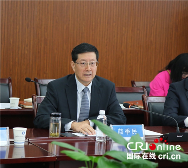 壹定发党委书记、董事长薛季民向媒体介绍关于推动两项鼎新试点工作的有关情况_副本.jpg